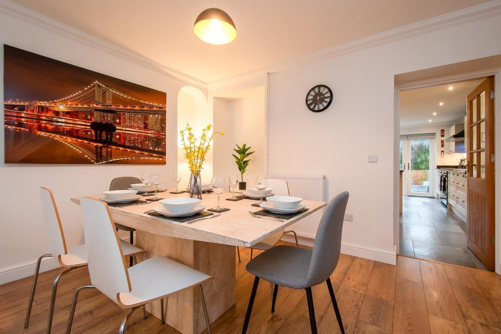 Casa One Hundred - A Beautiful 4 Bed House On The Beach Front Σουόνσι Εξωτερικό φωτογραφία